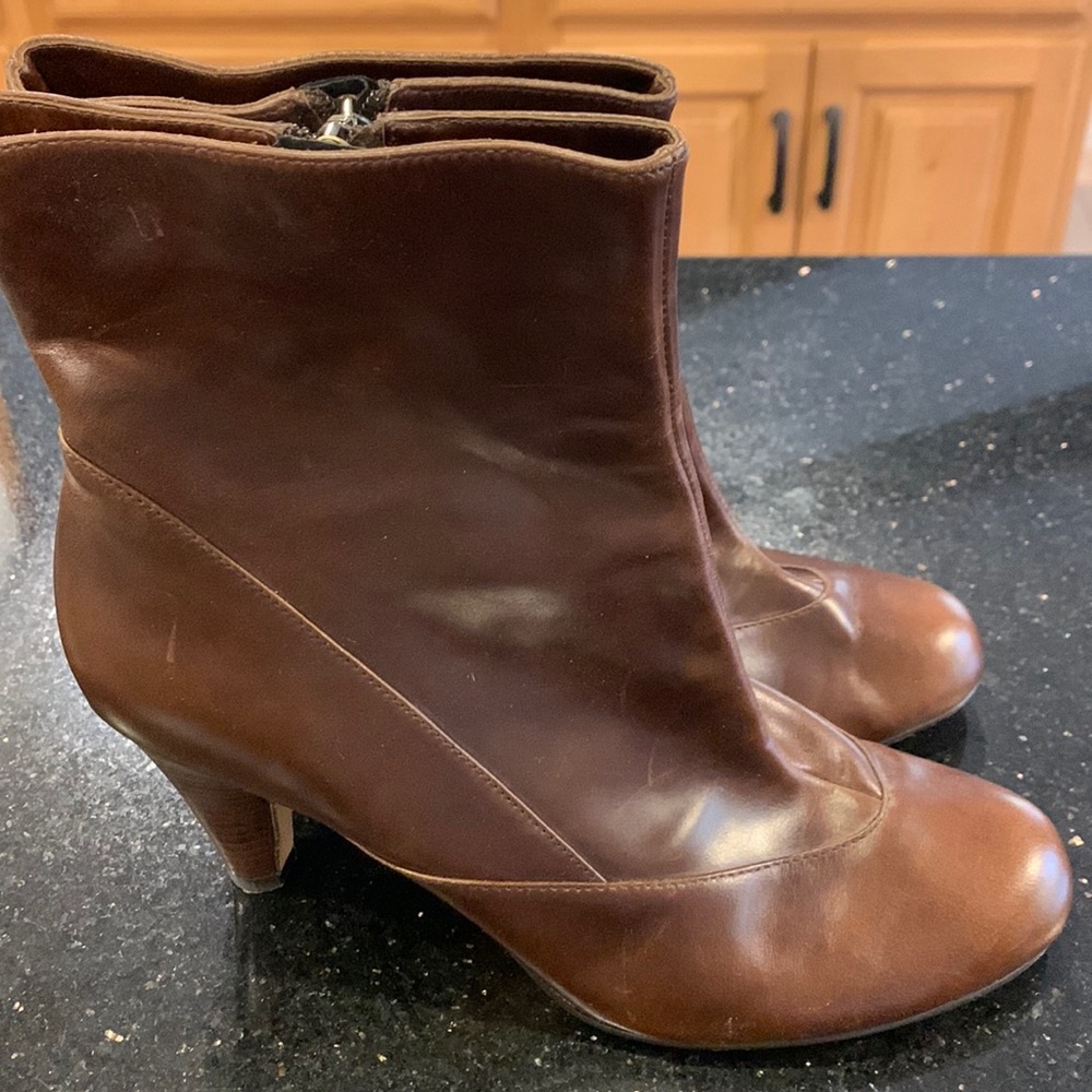 STUNNING REDDISH BROWN
TARYN ROSE BOOTIES